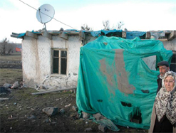 Gölcük depremi evsini yaktı, Kars’a gelip Benliahmet köyüne yerleşti, hasta eşi ve çocuğu için yıllarca çırpınıp durdu, Kaymakamlığın yaptırdığı eve sığındı, son çığlığı da “yardım edin” oldu,