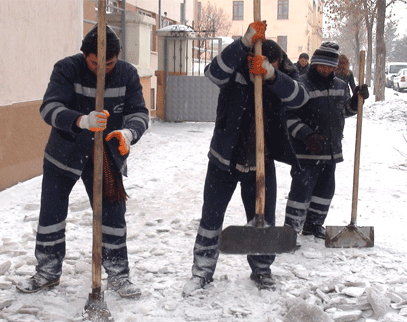 Buz Kırma Ekibi Çalışmaları Hızlandırdı