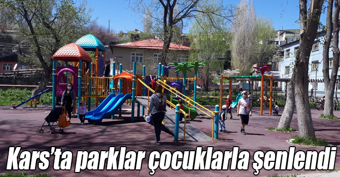 Kars’ta parklar çocuklarla şenlendi