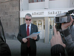 MHP, Belediye Başkanı hakkında Anıtı yıkmadığı gerekçesiyle suç duyurusunda bulundu