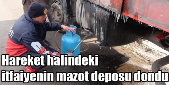 Hareket halindeki itfaiyenin mazot deposu dondu