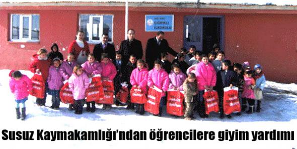Susuz Kaymakamlığı’ndan öğrencilere giyim yardımı