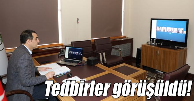 Vali Türker Öksüz, Kaymakamlarla video-konferansla toplantı yaptı