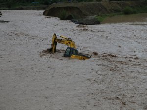 GÜNCELLEME - Su seviyesi yükselen Oltu çayı kısmen taşarak tarım arazilerine zarar verdi