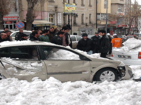 Kars'ta Buz Yığını Kazası!