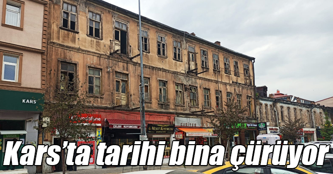 Kars’ta tarihi bina çürüyor