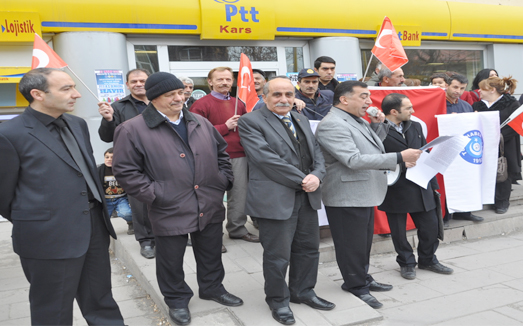 PTT çalışanları Kars’ta da iş bıraktı