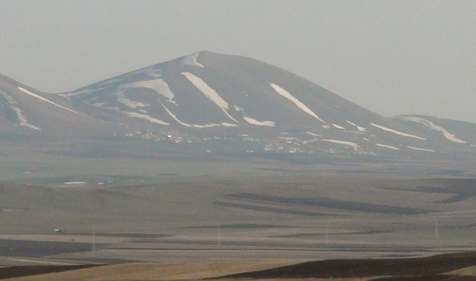 Karlar eriyince dağda Allah yazısı oluştu