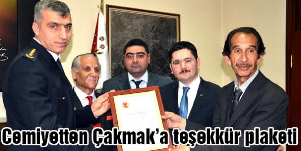 Cemiyetten Çakmak’a teşekkür plaketi