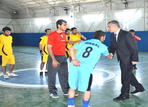 Kars'ta Emniyetli Turnuvalara Start Verildi
