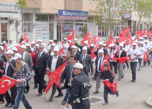 Kars'ta Gençlik Yürüdü