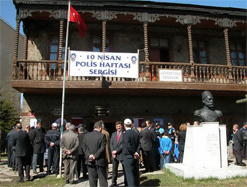 Miniklerin “Polis” konulu resim sergisi büyük ilgi gördü