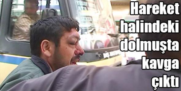 Hareket halindeki dolmuşta kavga çıktı