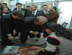 Kars Valisinin el değirmeni denemesi