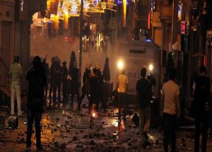 Polis Gezi Parkı'na Girdi