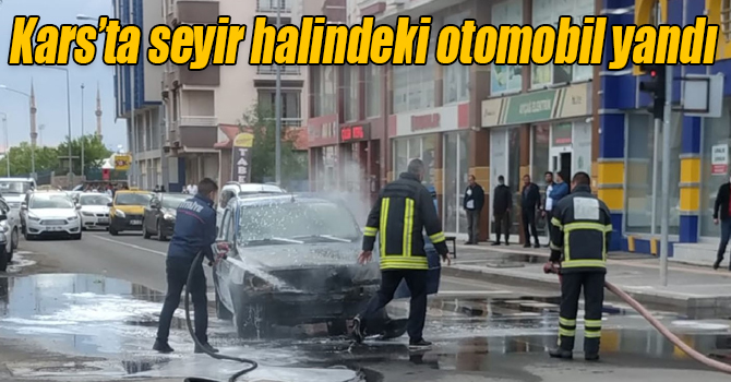 Kars’ta seyir halindeki otomobil yandı