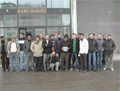 Dükkanları yıkılacak esnaflar haklarını Valilikte aramak istedi