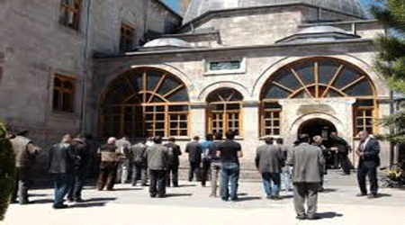 Ramazanda Kars'ta Türbeler Doldu Taştı!