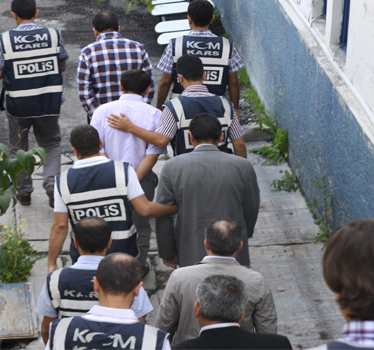 Kars’ta Şafak Operasyonu’nda 5 Kişi Tutuklandı!