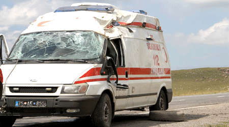 Ardahan'da Ambulans Kazası: 3 Yaralı!