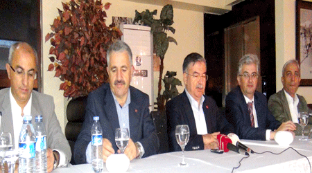 Savunma Bakanı Kars'tan Dünyaya Seslendi!