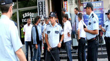 Kars'ta Bayram Sarhoşlarına Linç Girişimi!