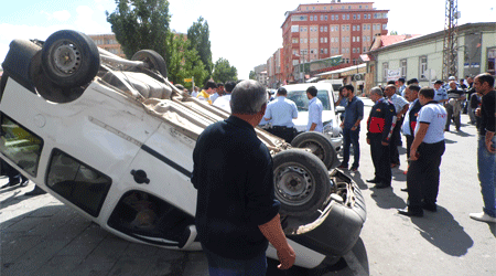 Kars'ta Araç Takla Attı: 4 Yaralı!
