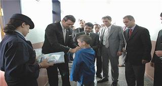 BAŞKAN'DAN ÖĞRENCİLERE YARDIM