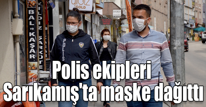 Polis ekipleri Sarıkamış'ta maske dağıttı