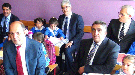 Kars'ta İlk Ders Zilini Vali Tepe Çaldı!