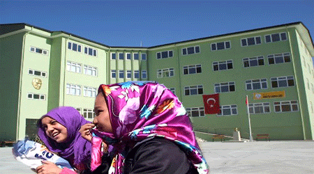 Kars'ta Afgan Öğrencilerin Okul Sevinci!