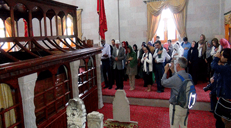 Hasan Harakani Türbesi'ne Yabancı Turist Akını!