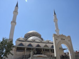 Hakkari'de yapımı tamamlanan Ulu Cami ibadete açıldı