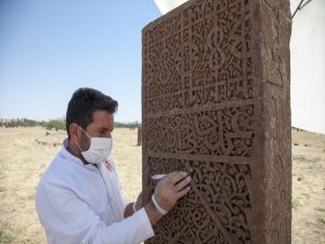 Selçuklu Meydan Mezarlığı'ndaki restorasyon çalışmaları