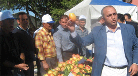 Kağızman’da 3'üncü Uzun Elma Şenliği!