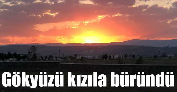 Kars’ta gökyüzü kızıla büründü