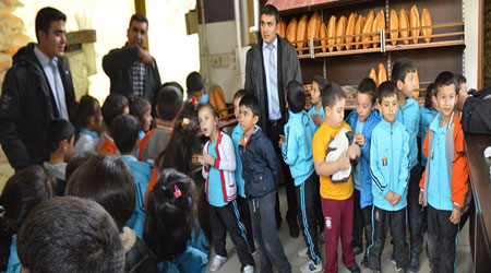 Kars'ta Miniklere Ekmek Dersi!