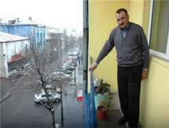Kar yağışı altında evlilik feryadı