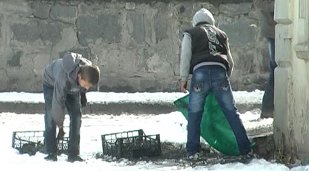 Onlar Ekmeklerini Kardan Çıkarıyor!