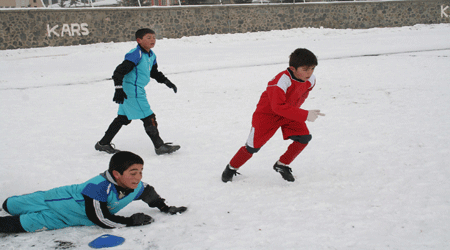 Kars'ta Miniklerden Futbol Şov!
