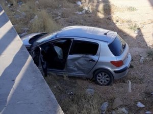 GÜNCELLEME - Elazığ'da otomobil ve motosiklet çarpıştı: 1 ölü, 2 yaralı