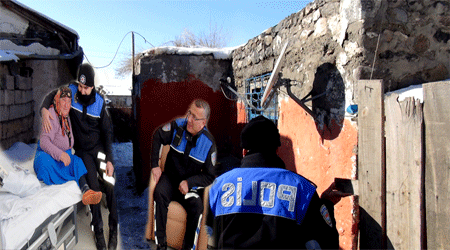 Kars'ta TDP'den Anlamlı Yardım!
