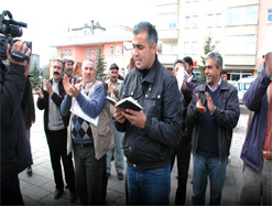 Selimli minibüsçüleri Kars Valiliğinde eylem yaptı