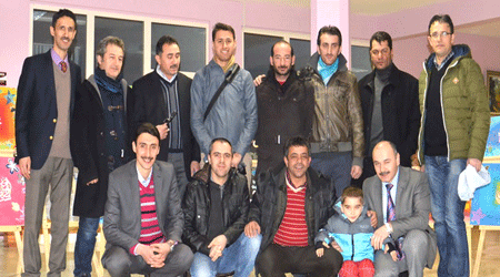 Kars'ta Basına Keman Eşliğinde Yemek