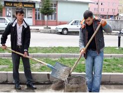 Sarıkamışlı esnaf bahar temizliği yaptı