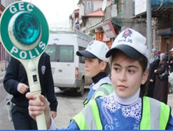 İlköğretim öğrencilerine uygulamalı trafik eğitimi verildi