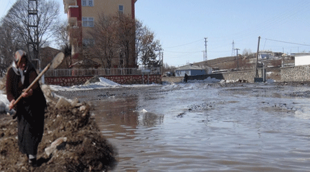Kars'ta Kar,Yağınca Ayrı, Eriyince Ayrı Dert!