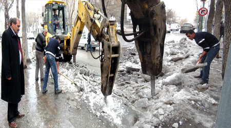 Kars’ta Belediyesi Buz Mesaisinde