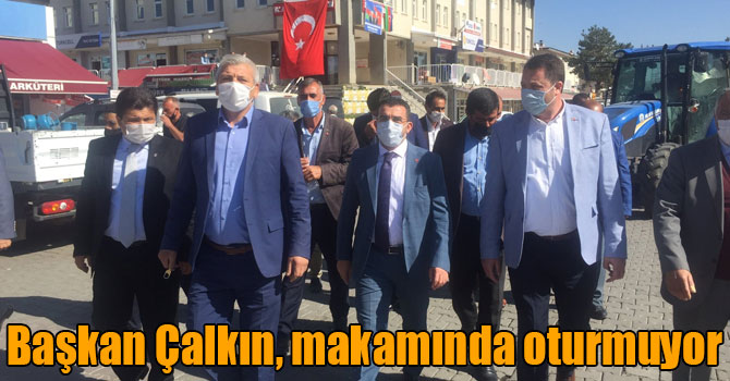 Başkan Çalkın, makamında oturmuyor