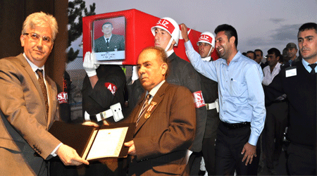 Şehit Babasına Devlet Övünç Madalyası!